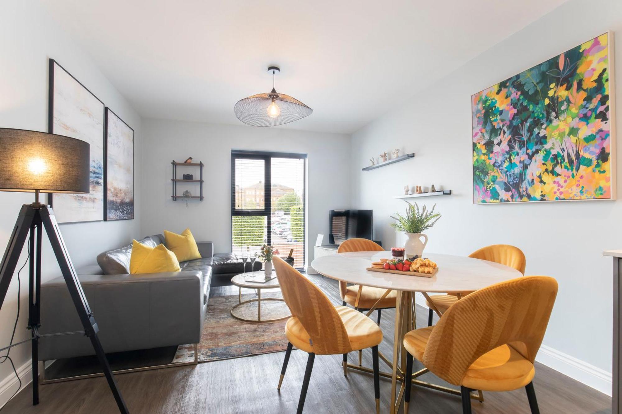 Elliot Oliver - Stylish 2 Bedroom Apartment With Parking In The Docks 글로스터 외부 사진