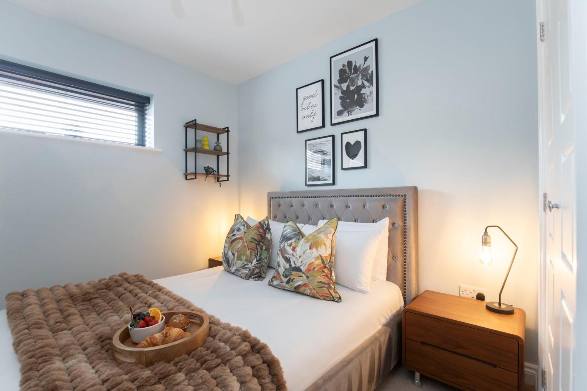 Elliot Oliver - Stylish 2 Bedroom Apartment With Parking In The Docks 글로스터 외부 사진