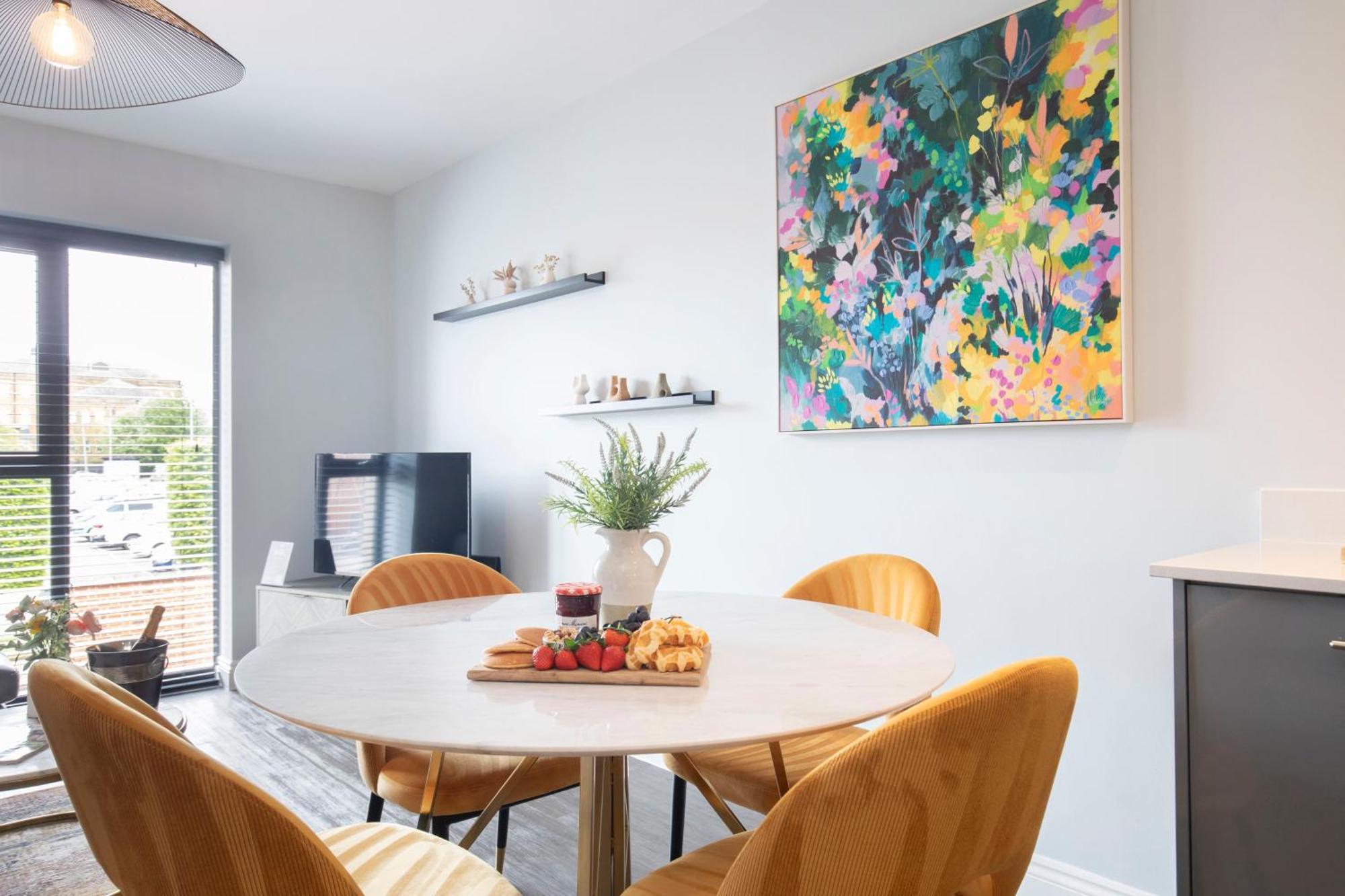 Elliot Oliver - Stylish 2 Bedroom Apartment With Parking In The Docks 글로스터 외부 사진